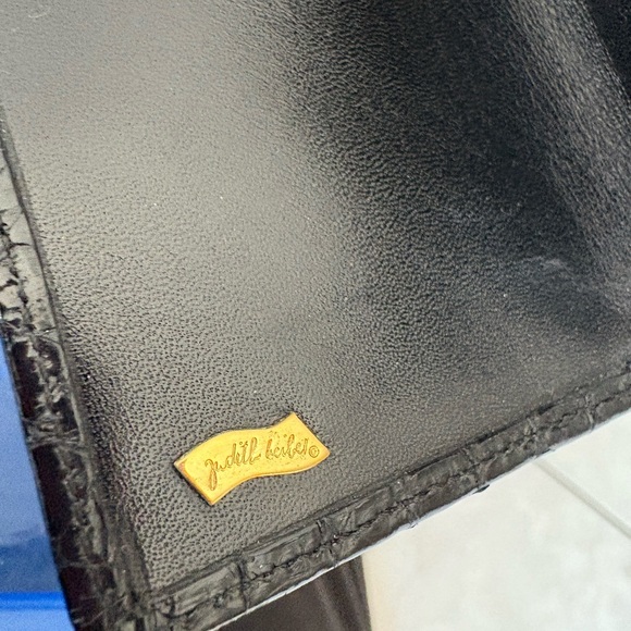 Judith Leiber snakeskin Black and Gold Leather wallet - Picture 4 of 10